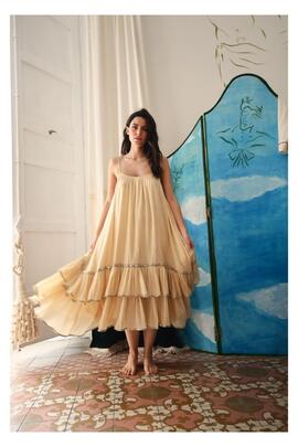 Vestido Ruffle Camel