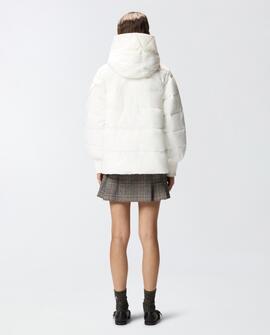 Plumífero con Capucha de Tela Técnica