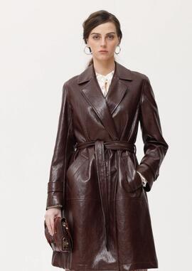 Abrigo Oky Frances Efecto Piel Granate